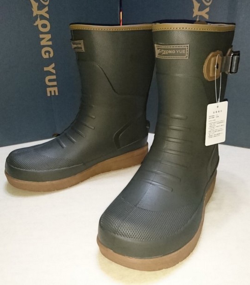 waterproof deck boots